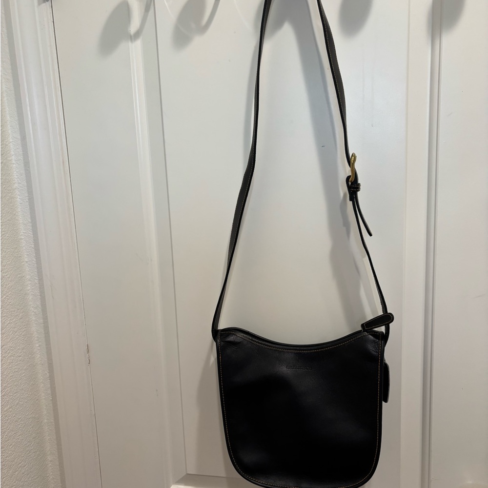 Elegant Black Bass Leather Bag